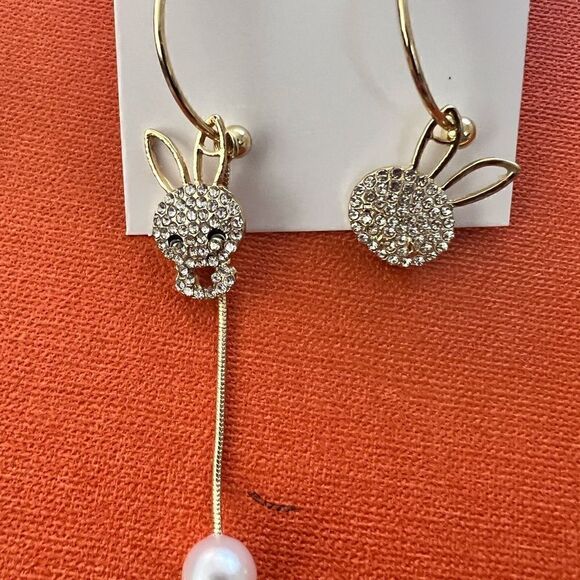 🐰 🎊🎊HP🎉🎉 Betsey Johnson mismatched dangle bunny earrings 🐰 - Picture 6 of 6